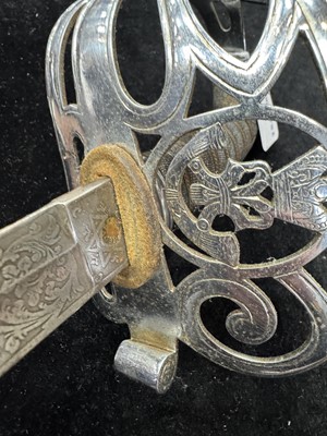 Lot 55 - WWI BRITISH 1827 PATTERN RIFLE OFFICERS SWORD