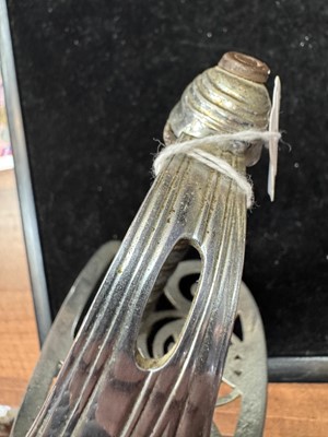 Lot 55 - WWI BRITISH 1827 PATTERN RIFLE OFFICERS SWORD