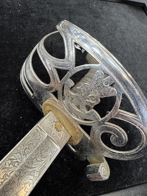 Lot 55 - WWI BRITISH 1827 PATTERN RIFLE OFFICERS SWORD