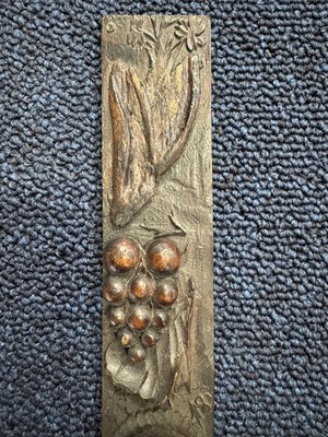 Lot 1460 - CHINESE CARVED BAMBOO INKWELL