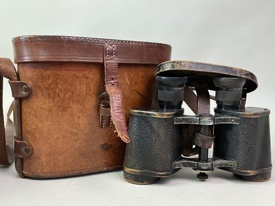 Lot 91 - GROUP OF MILITARY BADGES