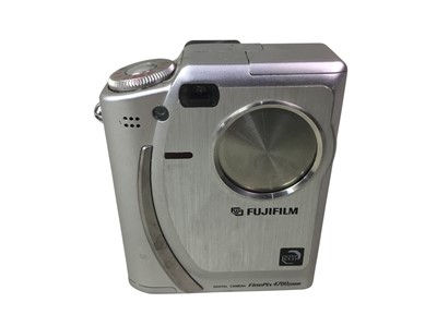 Lot 100 - GROUP OF CAMERA RELATED ITEMS