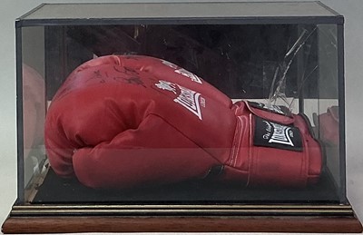 Lot 1841 - SIGNED BOXING GLOVE