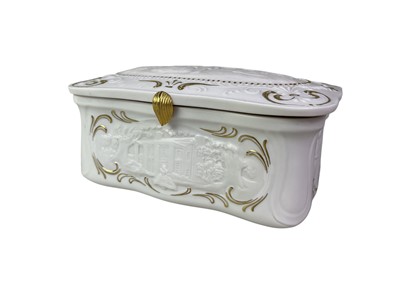Lot 200 - 'THE GONE WITH THE WIND' PORCELAIN JEWELLERY BOX
