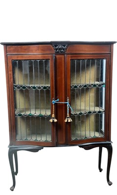 Lot 1460 - INLAID MAHOGANY ARTS & CRAFTS STYLE DISPLAY CABINET