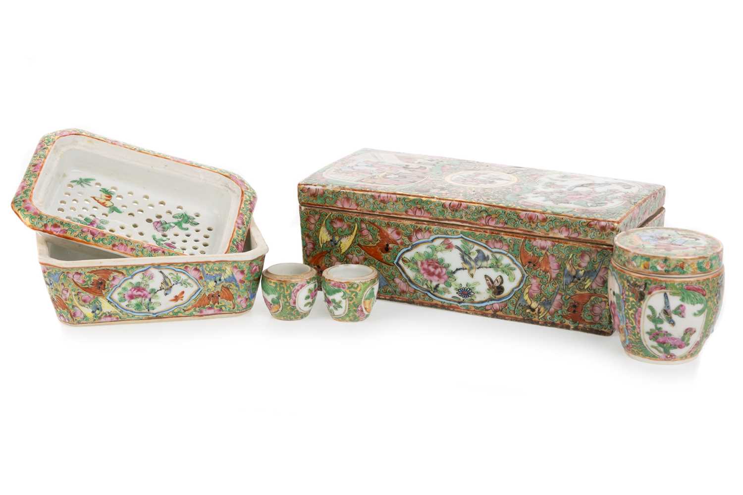 Lot 1476 - GROUP OF CHINESE CANTONESE PORCELAIN