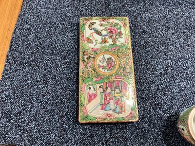 Lot 1476 - GROUP OF CHINESE CANTONESE PORCELAIN