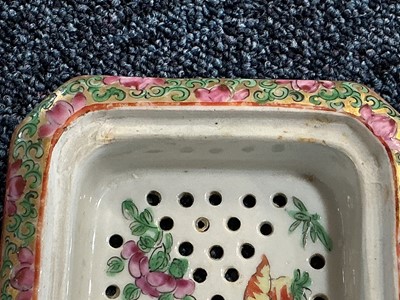 Lot 1476 - GROUP OF CHINESE CANTONESE PORCELAIN