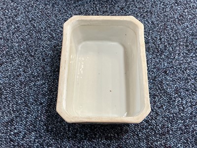 Lot 1476 - GROUP OF CHINESE CANTONESE PORCELAIN