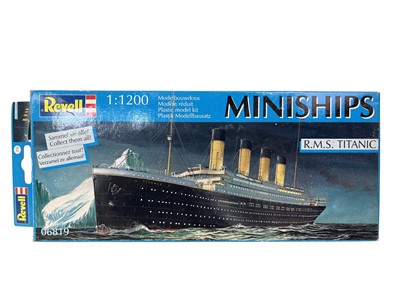 Lot 372 - COLLECTION OF VARIOUS AIRFIX MODEL KITS