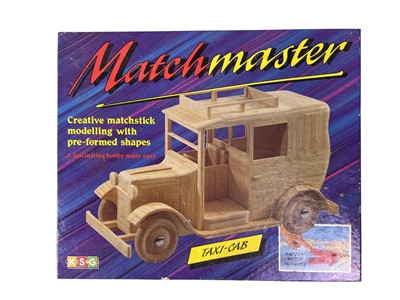 Lot 375 - GROUP OF MODEL KITS