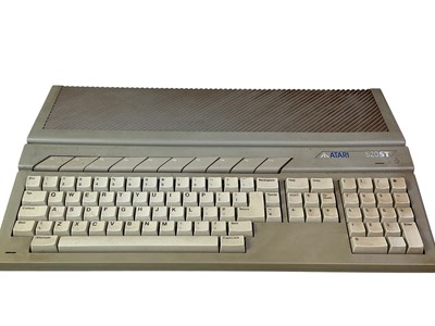 Lot 193 - GROUP OF COMMODORE AND ATARI EQUIPMENT