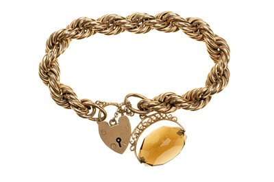 Lot 485 - GOLD BRACELET