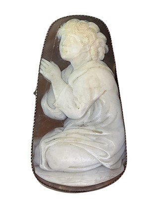 Lot 294 - TWO GOLD CAMEO BROOCHES