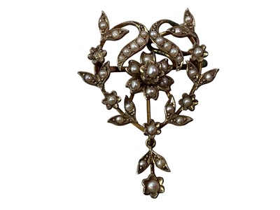 Lot 273 - EDWARDIAN YELLOW METAL PENDANT ON CHAIN