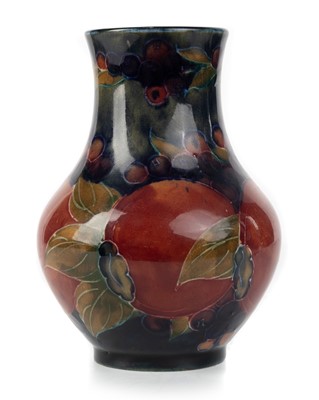 Lot 496 - MOORCROFT VASE
