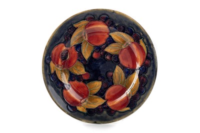 Lot 1374 - MOORCROFT POTTERY DISH