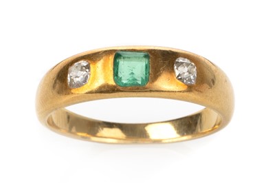 Lot 493 - EMERALD AND DIAMOND RING
