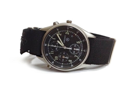 Lot 920 - GENTLEMAN'S SEIKO MILITARY STYLE STAINLESS...