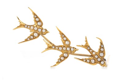 Lot 513 - GOLD SWALLOW BROOCH