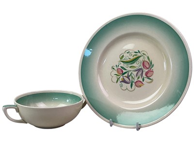 Lot 521 - SUSIE COOPER PART DINNER SERVICE