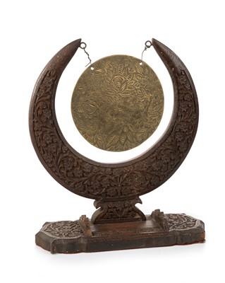 Lot 1541 - ANGLO-INDIAN CARVED WOOD TABLE GONG