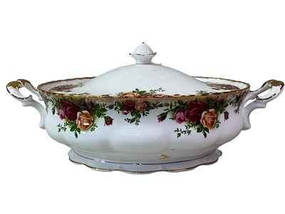 Lot 544 - ROYAL ALBERT DINNER SERVICE