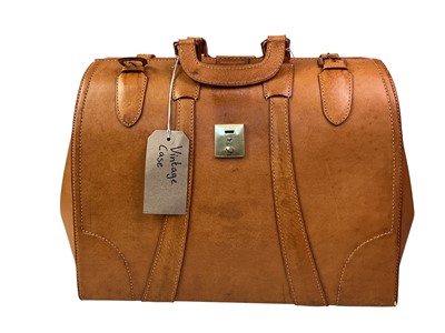 Lot 650 - VINTAGE LEATHER HOLDALL