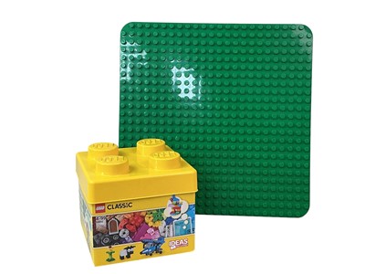 Lot 639 - GROUP OF LEGO