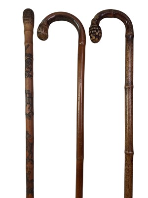 Lot 1555 - CHINESE BAMBOO WALKING CANE