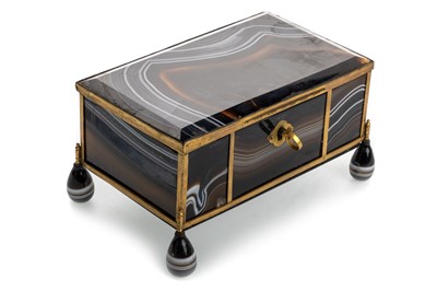 Lot 1539 - VICTORIAN BANDED AGATE CASKET