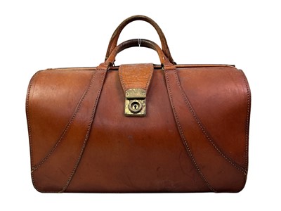 Lot 566 - VINTAGE LEATHER GLADSTONE STYLE BAG