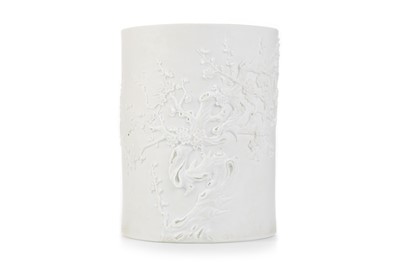 Lot 1548 - CHINESE PORCELAIN BRUSH POT