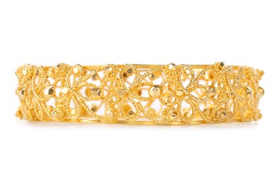 Lot 521 - ORNATE OPENWORK BANGLE