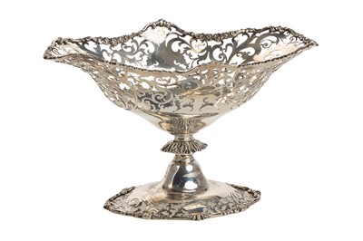 Lot 1045 - GEORGE V SILVER TABLE COMPORT