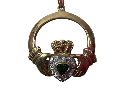Lot 740 - GOLD CLADDAGH PENDANT ON CHAIN