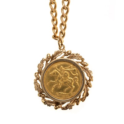 Lot 5 - ELIZABETH II ISLE OF MAN GOLD HALF SOVEREIGN PENDANT ON CHAIN