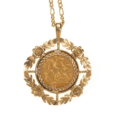 Lot 7 - EDWARD VII GOLD HALF SOVEREIGN PENDANT ON CHAIN