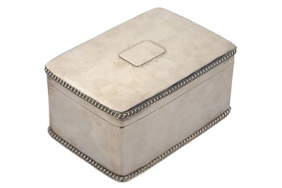 Lot 1061 - GEORGE V SILVER BISCUIT BOX