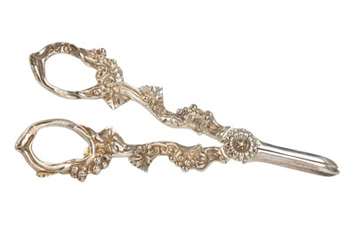 Lot 1051 - PAIR OF ELIZABETH II SILVER GRAPE SCISSORS