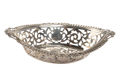 Lot 1054 - EDWARDIAN SILVER BON BON DISH