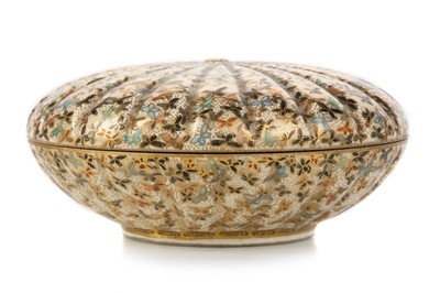 Lot 1560 - JAPANESE SATSUMA LIDDED BOX