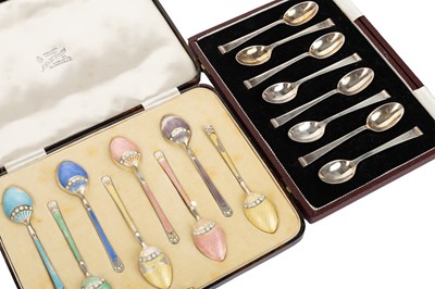 Lot 1071 - SET OF EIGHT ELIZABETH II SILVER TEASPOONS