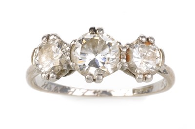 Lot 535 - DIAMOND THREE STONE RING