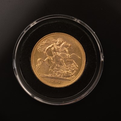 Lot 9 - QUEEN ELIZABETH II GOLD SOVEREIGN