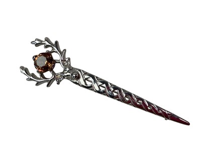 Lot 79 - GROUP OF MILITARY AND MASONIC BADGES