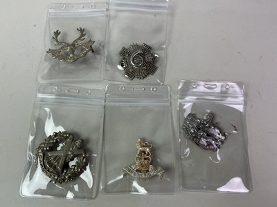 Lot 79 - GROUP OF MILITARY AND MASONIC BADGES