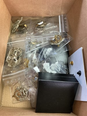 Lot 79 - GROUP OF MILITARY AND MASONIC BADGES