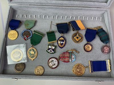 Lot 79 - GROUP OF MILITARY AND MASONIC BADGES