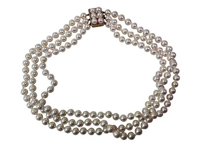 Lot 776 - PEARL CHOKER AND BRACELET